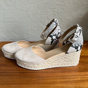 Nine West size 9.5 Women's Beige and Snakeskin Wedge Espadrilles‎